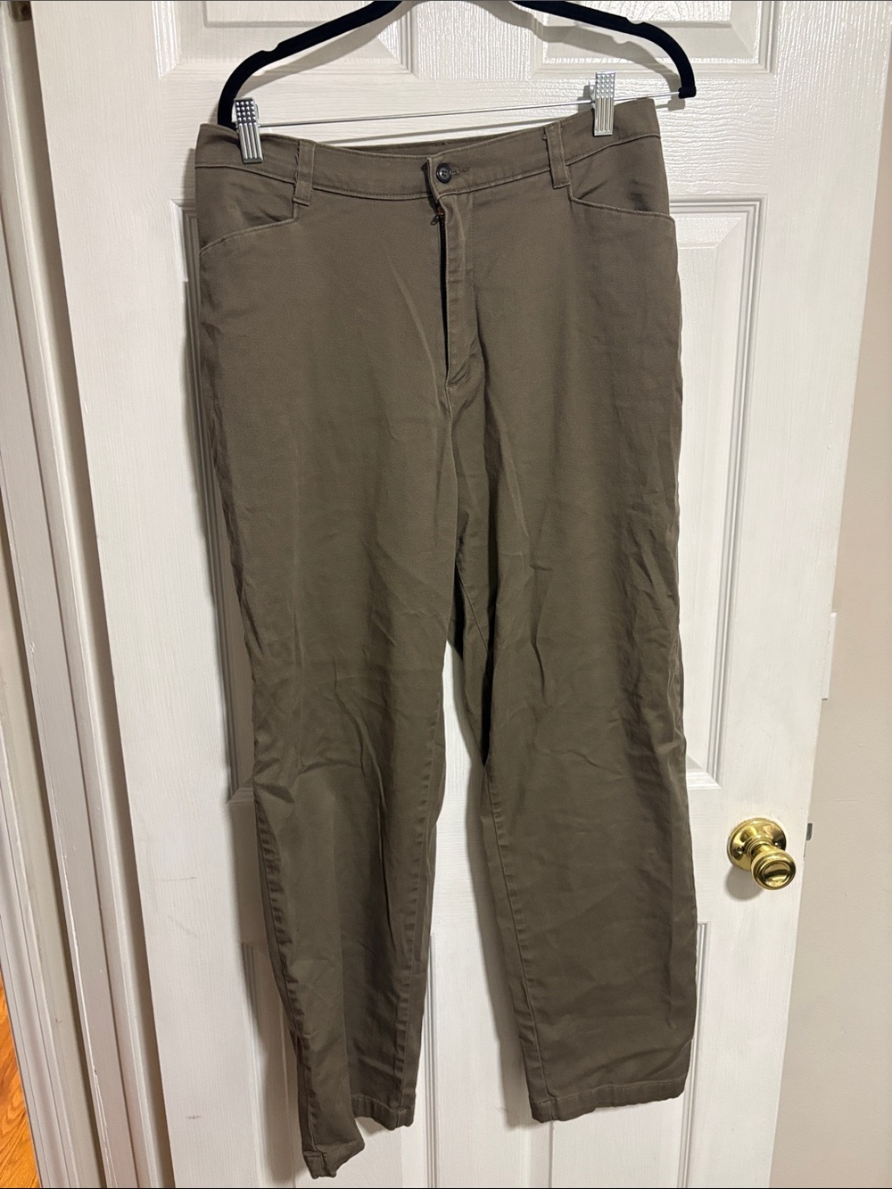 Lee Men's Chino Pants in Olive Green